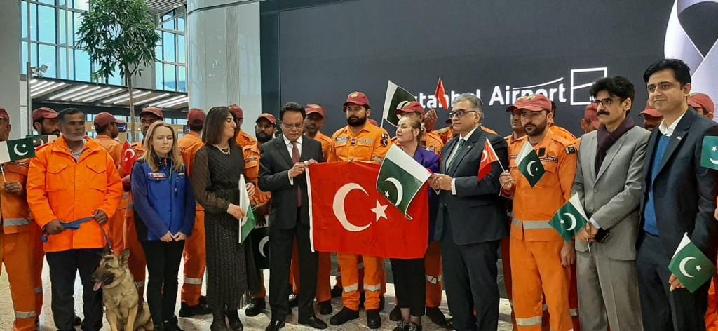 زلزلہ متاثرین کی مدد کے بعد پاکستانی سرچ اینڈ ریسکیو ٹیم پاکستان روانہ
