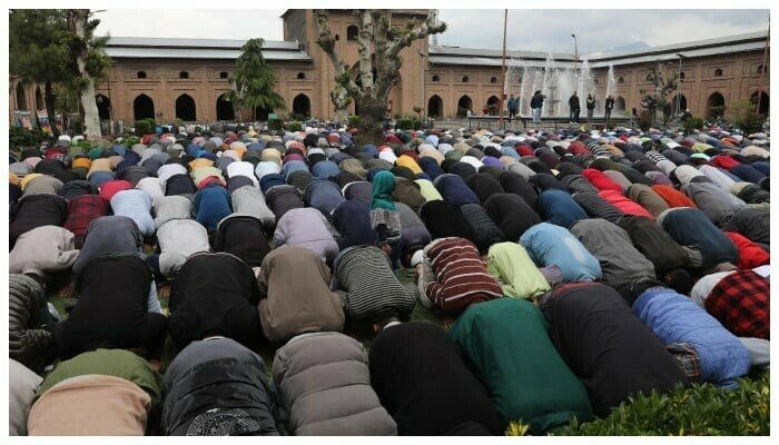 پاکستان سمیت مختلف ممالک میں ہفتہ کو عید الفطر منائی گئی