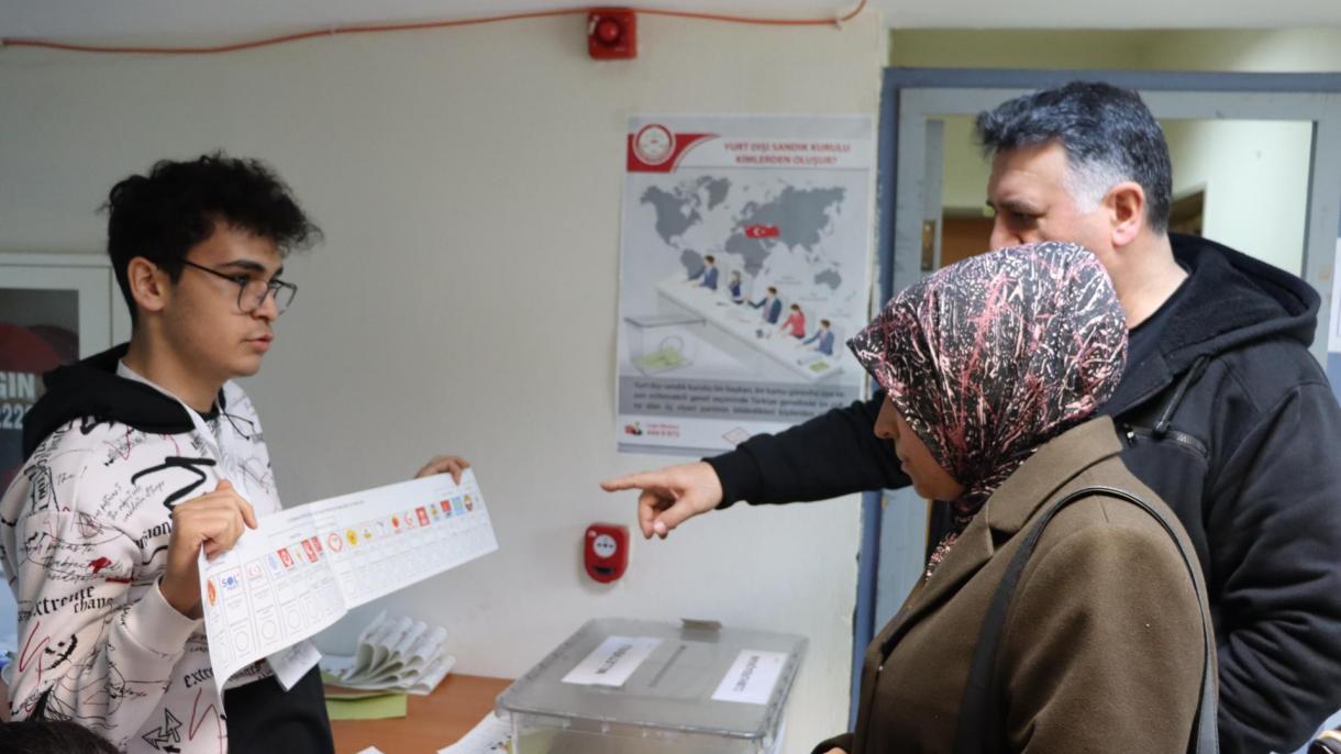 بیرون ملک میں ترکیہ کے صدارتی و پارلیمانی انتخابات کے لیے پولنگ کا عمل جاری