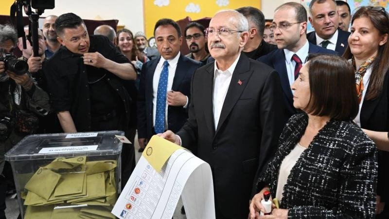 صدارتی امیدوار کمال کلچدار اولو نے ووٹ کاسٹ کر دیا