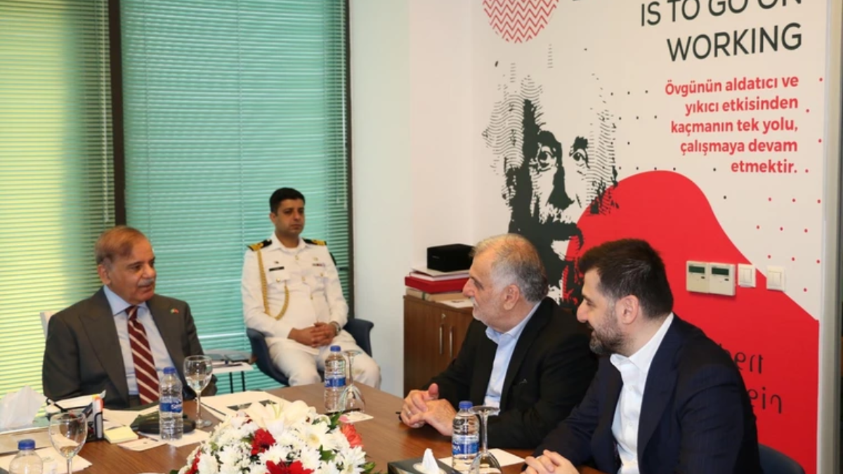 وزیر اعظم پاکستان  کی انقرہ میں ترک کاروباری شخصیات سے ملاقات