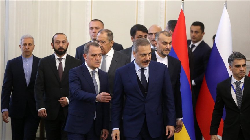 ترک وزیر خارجہ کی تہران میں ایرانی صدر سے ملاقات