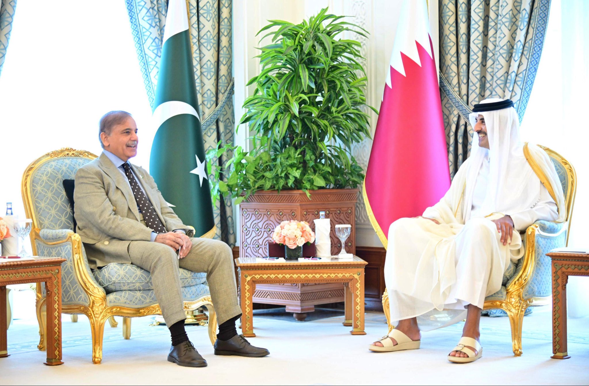 وزیرِ اعظم پاکستان کا دورہ قطر، امیرِ قطر اور وزیرِ اعظم قطر سے ملاقات