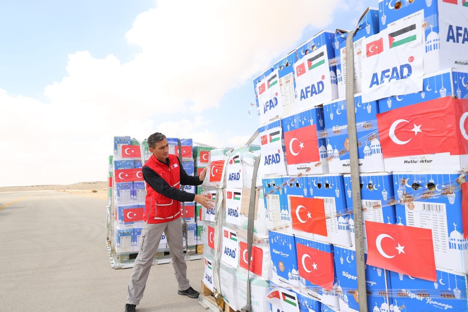 Türkiye’s NGOs Deliver Lifesaving Aid to Gaza Amid Crisis