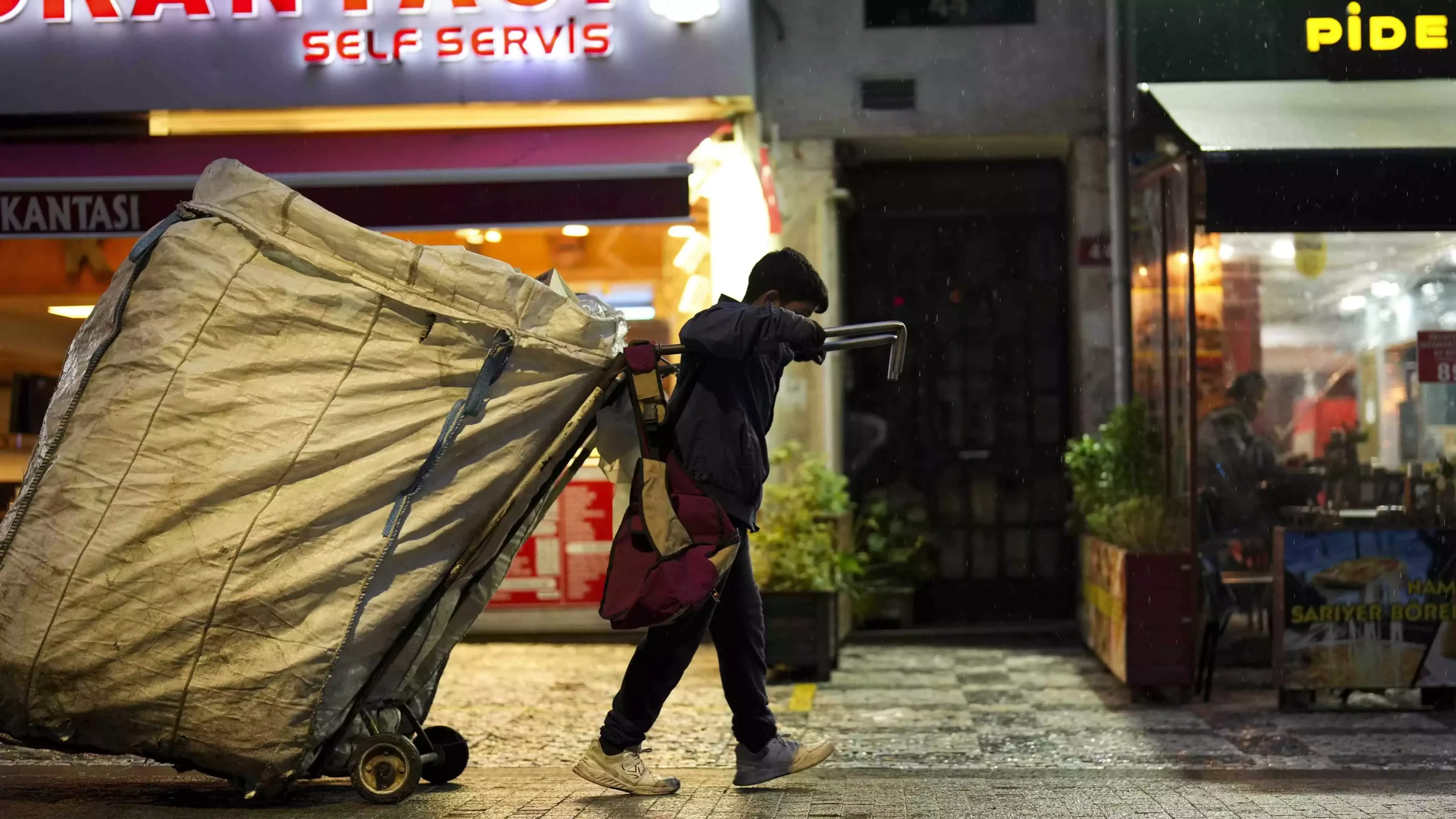 TÜRKIYE’S POVERTY RATE SEES SLIGHT DECLINE, AFFECTING 13.3% OF POPULATION