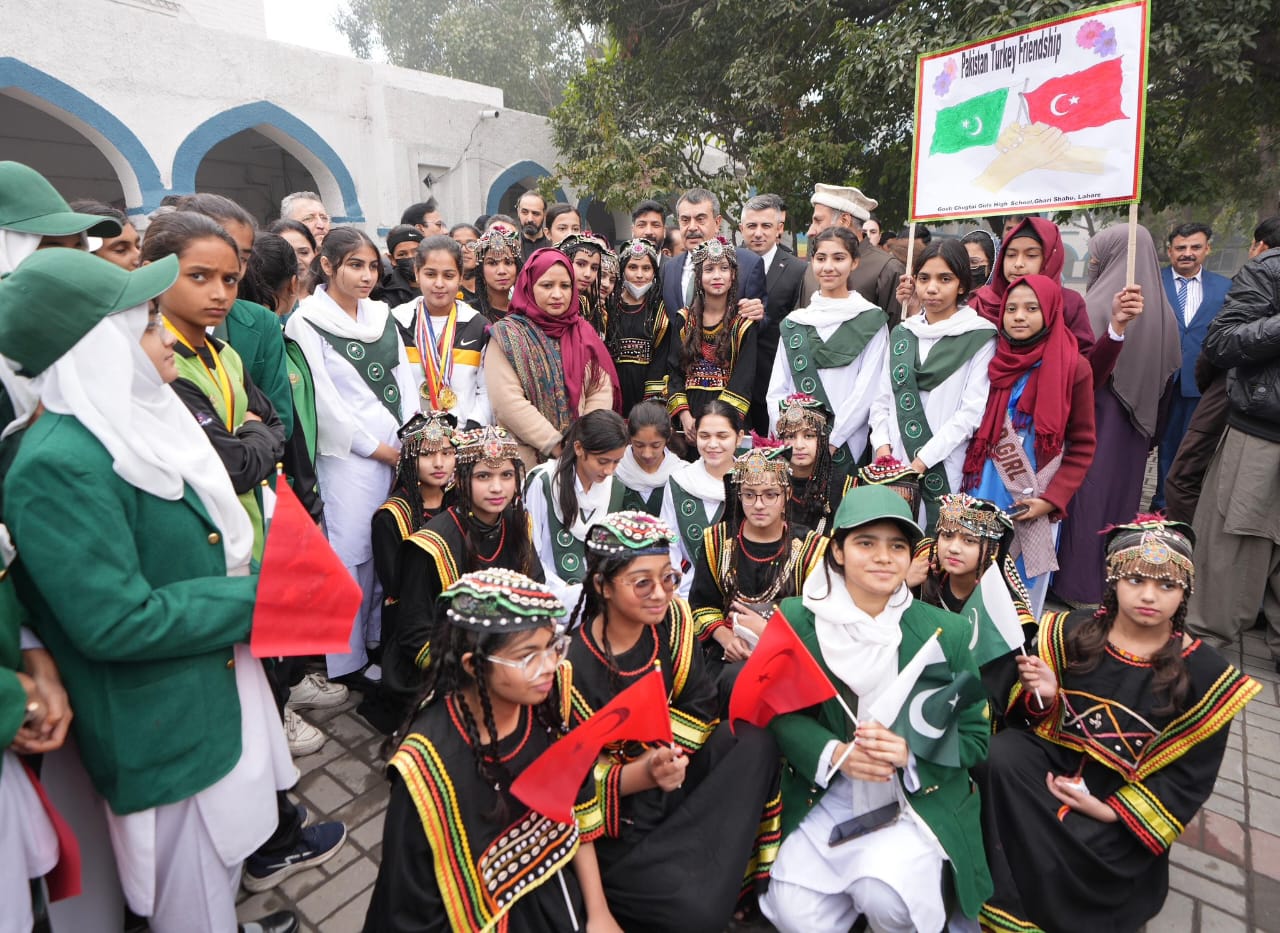 ترکیہ کے وزیر تعلیم ڈاکٹر یوسف تکین کا کنیئرڈ گرلز ہائی سکول، لاہور کا دورہ، تعلیمی روابط مضبوط کرنے کا عزم