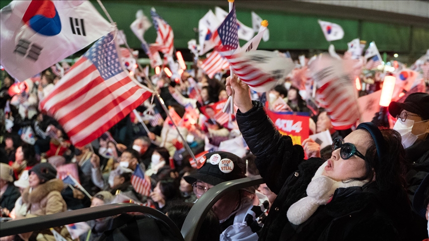 Rallies Erupt in Seoul as Supporters and Opponents Clash Over Impeached President Yoon Suk Yeol