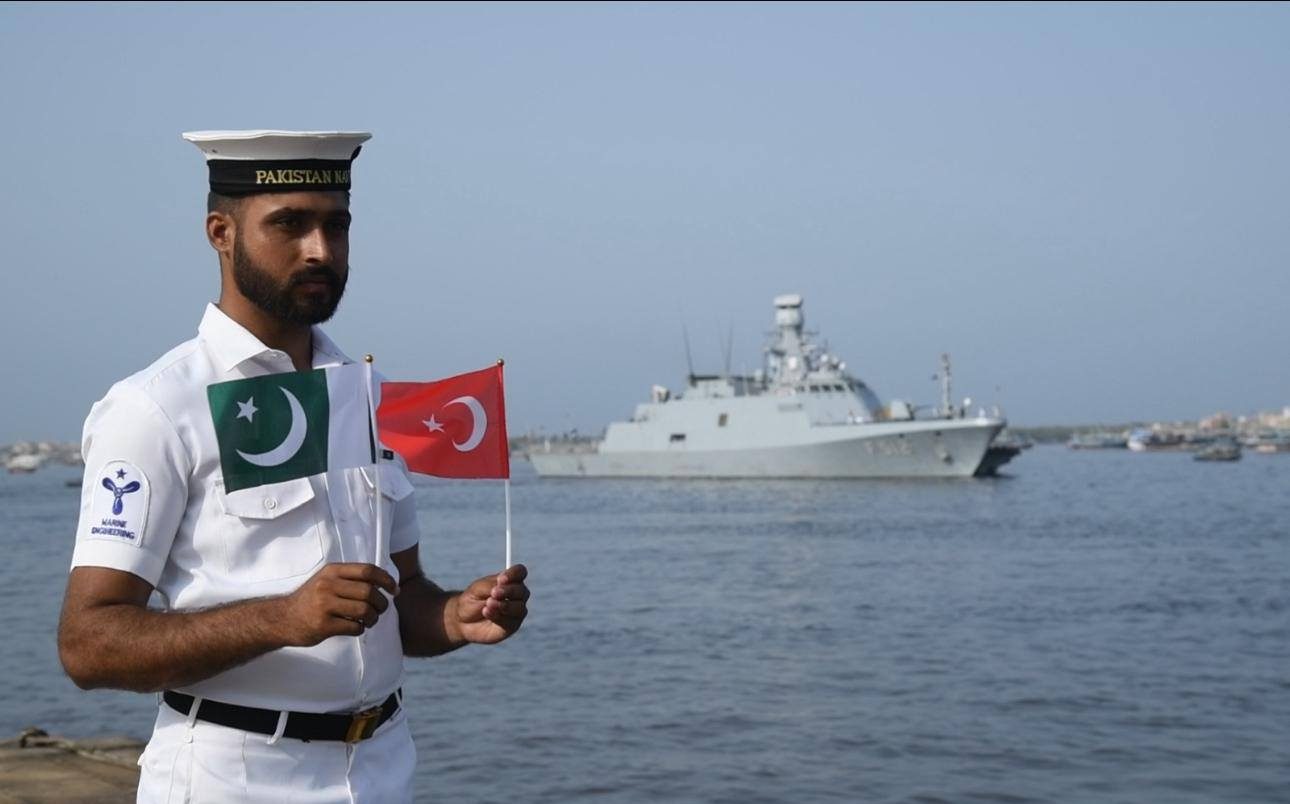 Turkish Warship TCG Buyukada Arrives in Karachi Showcasing Deep Pakistan-Turkiye Brotherhood