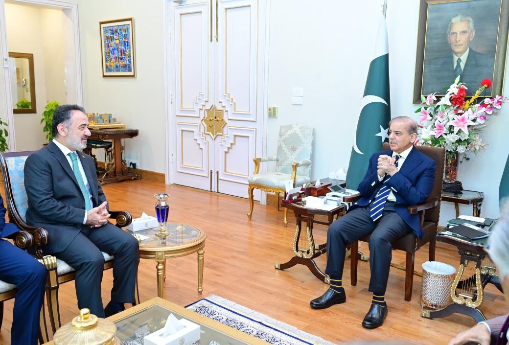 Türkiye Expresses Solidarity with Pakistan, Ambassador İrfan Nezıroğlu Meets Prime Minister Shehbaz Sharif