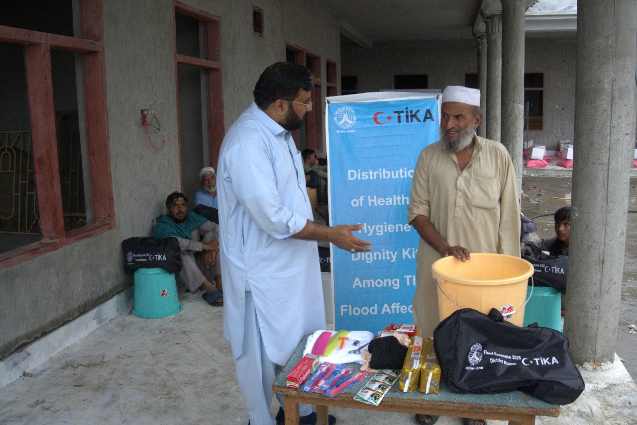 TİKA continues distribution of family hygiene kits in Buner for flood-affected families