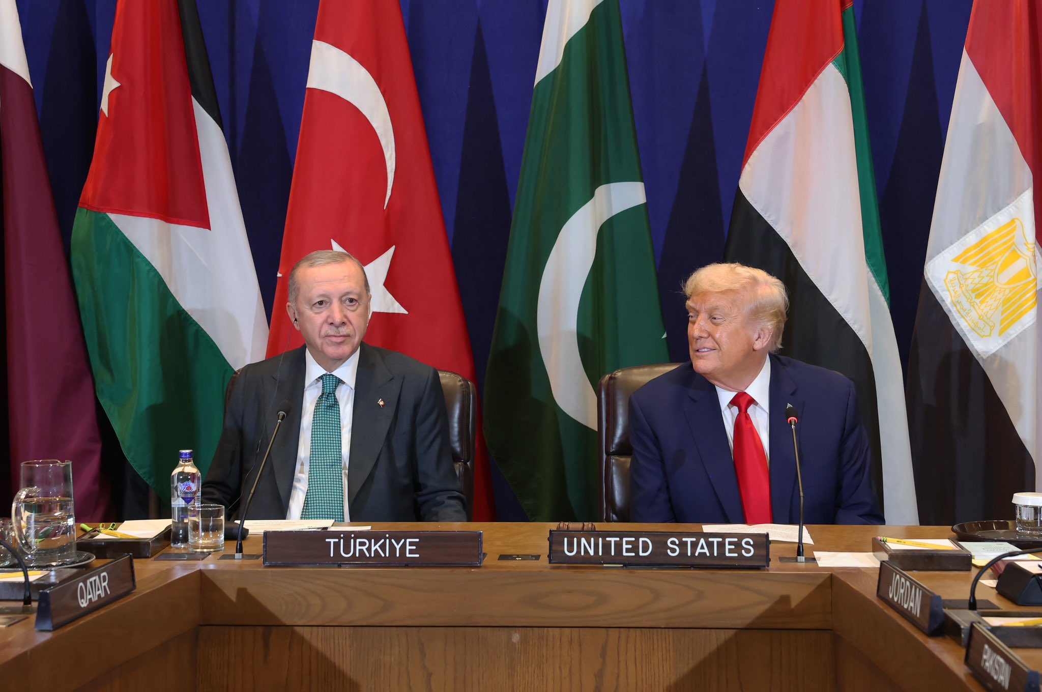 صدر ایردوان کی نیویارک میں امریکی تھنک ٹینک نمائندوں سے ملاقات — علاقائی استحکام، عالمی مالیاتی نظام اور ترکیہ–امریکہ تعلقات زیرِ بحث