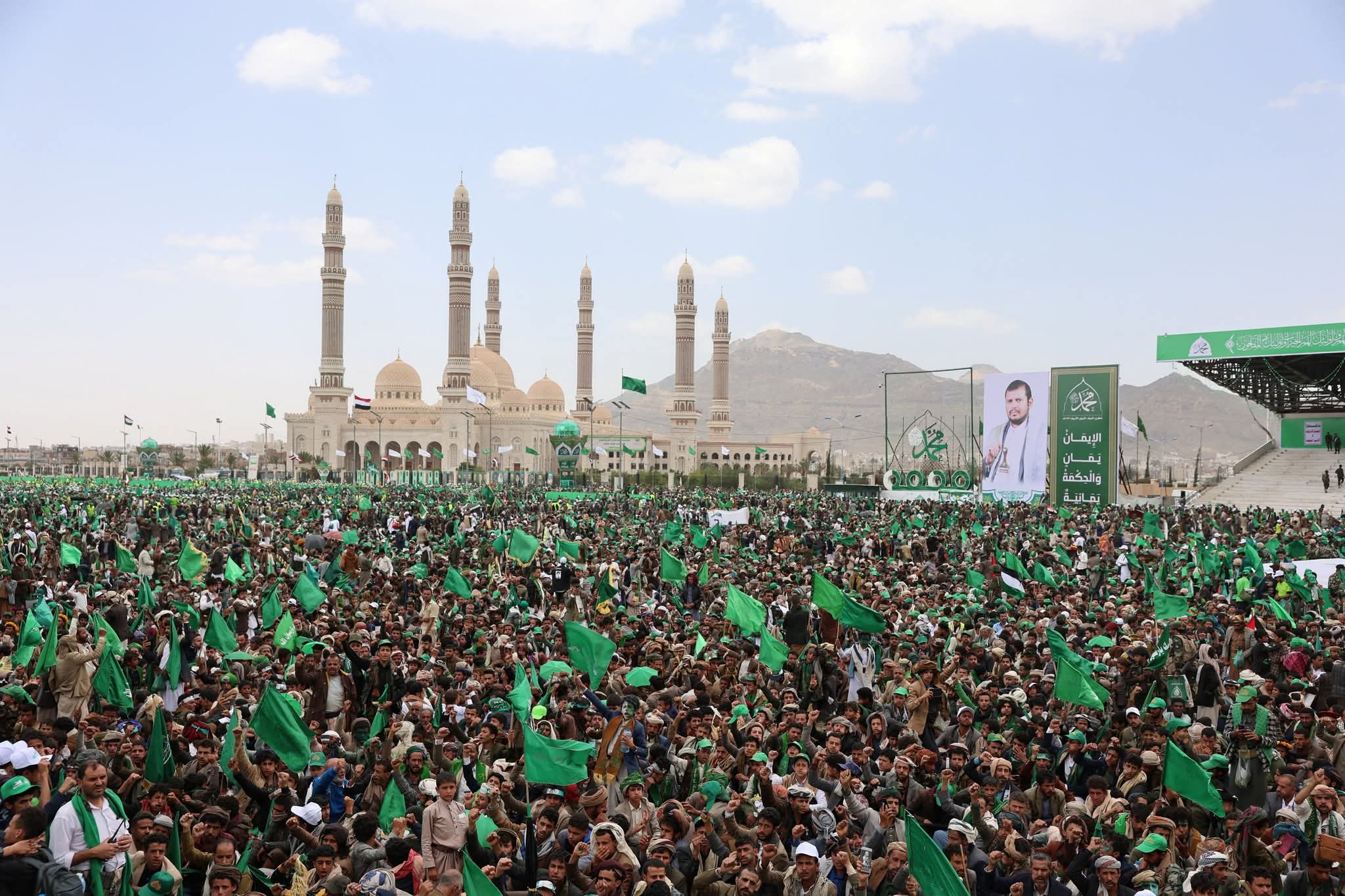 دنیا بھر میں عید میلاد النبی ﷺ کی روح پرور تقریبات، مسلمانوں نے نمازوں اور روایتی اجتماعات کے ذریعے عقیدت کا اظہار کیا