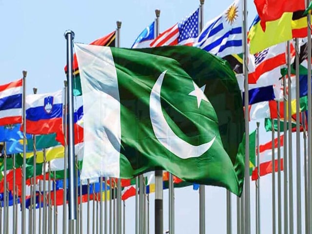 پاکستان کی خارجہ پالیسی عروج پر — بھارت کے معروف تجزیہ کار کمال آر خان کا اعتراف امریکہ، چین، روس، ترکیہ، ایران اور خلیجی ممالک پاکستان کے قریبی شراکت دار بن گئے