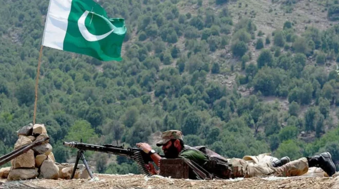 پاکستان نے واضح کر دیا: "افغانستان کی بزدلانہ کارروائی کا سلسلہ افغانستان کی مرضی سے نہیں رکے گا — ختم کرنے کا حق ہم استعمال کریں گے”