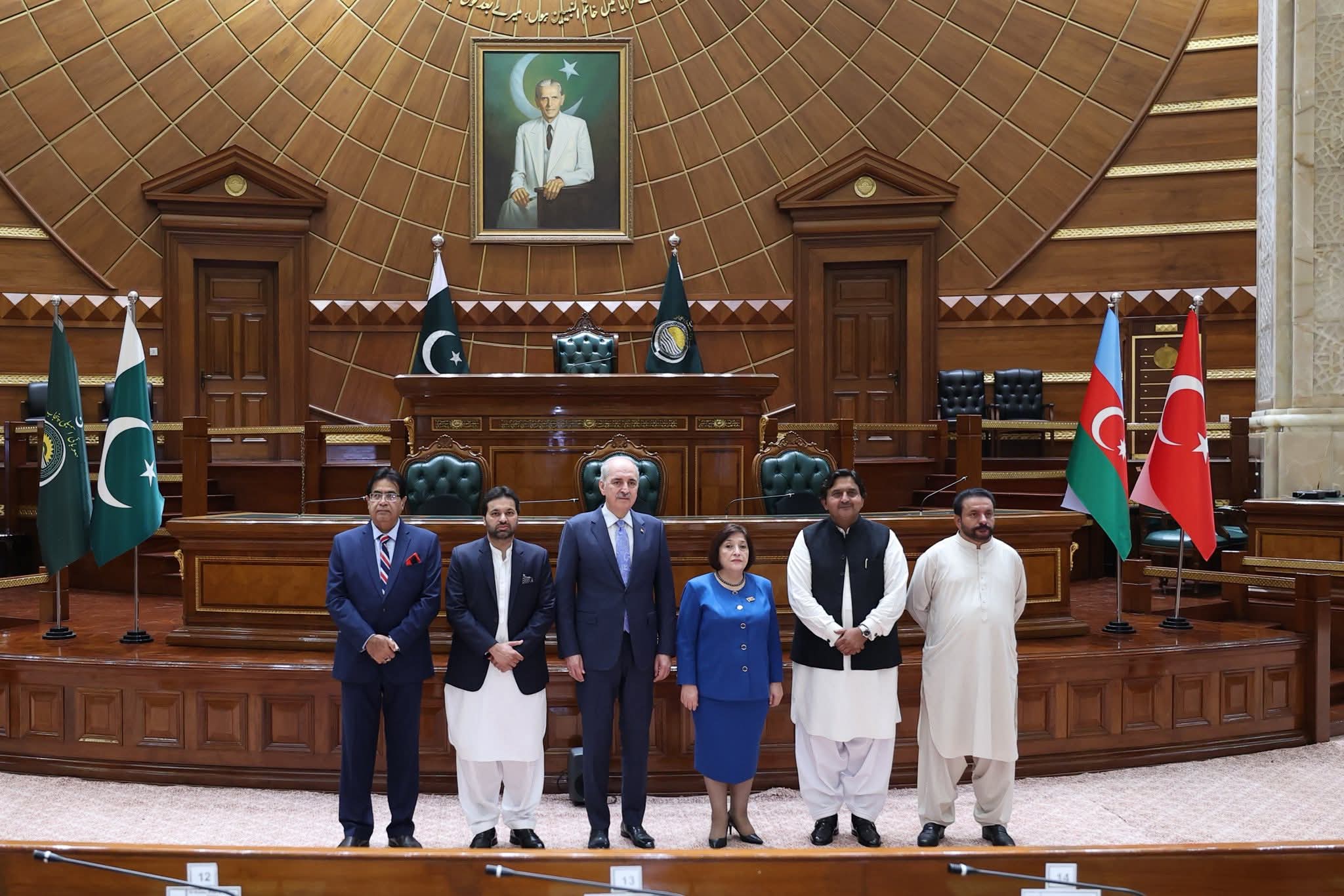 لاہور میں آذربائیجان، پاکستان اور ترکیہ کی پارلیمانوں کے تیسرے اجلاس کے موقع پر ترک اور آذربائیجانی وفد کا پنجاب اسمبلی کا دورہ