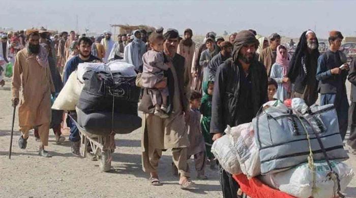 پاکستان کا تاریخی فیصلہ — غیر قانونی افغان مہاجرین کو 7 دن میں ملک چھوڑنے کا حکم