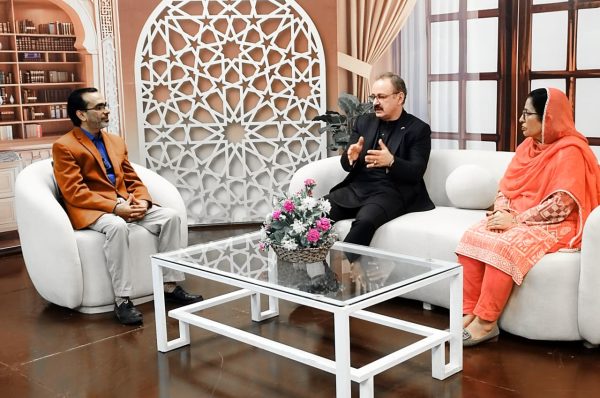 یونس ایمرے انسٹیٹیوٹ کے کنٹری ڈائریکٹر اور پاکستانی ماہرِ تعلیم کی ٹی وی پروگرام میں خصوصی شرکت