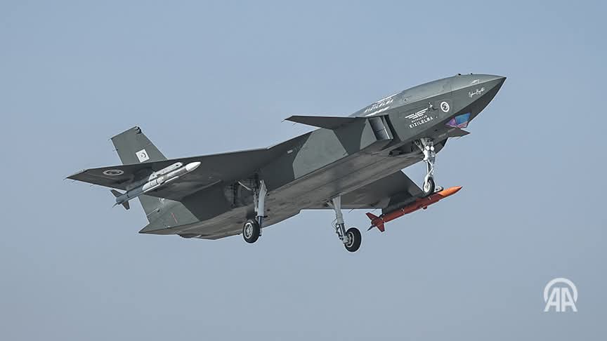 ترکیہ کے ڈرون فائٹر  بیرکتار کزل ایلما نے فضا میں تاریخ رقم کر دی، بی وی آر میزائل کا کامیاب تجربہ