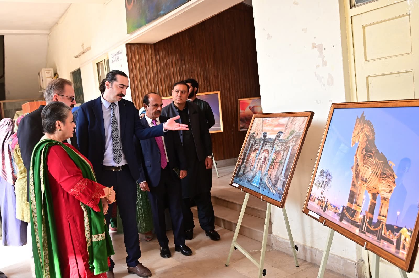 یونس ایمرے انسٹیٹیوٹ کے زیرِ اہتمام “ونڈرز آف ترکیہ” فوٹوگرافی نمائش کا فیصل آباد میں افتتاح