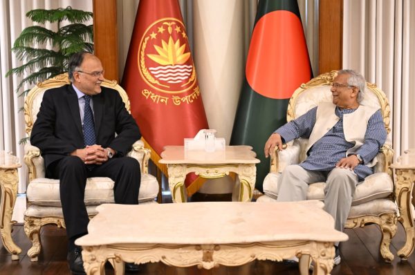 احسن اقبال کی ڈھاکہ میں علامہ محمد اقبال کی 40 بنگالی تصانیف کی رونمائی،پاک۔بنگلہ دیش تعاون کے فروغ پر زور