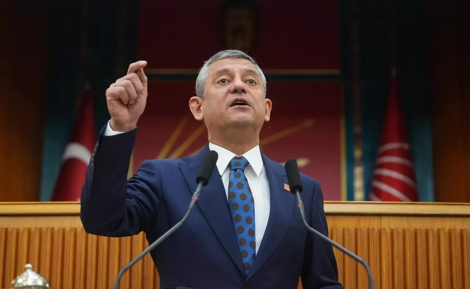 اوزل کی کیچی اورین کے میئر کے استعفے پر تنقید، اے کے پی سے مبینہ روابط کا الزام