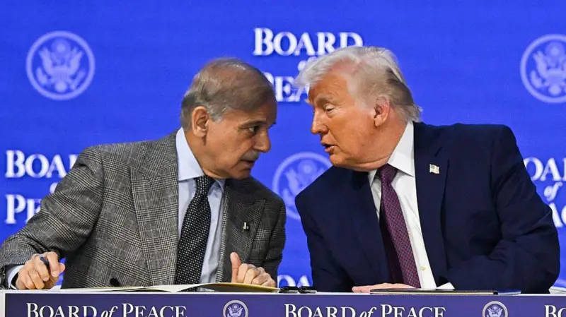 ’سخت جان اور سنجیدہ فائٹر‘ کا تذکرہ، 11 مہنگے طیاروں کی تباہی کا دعویٰ: غزہ امن بورڈ اجلاس میں ٹرمپ کی گفتگو پر شہباز شریف کی مسکراہٹ