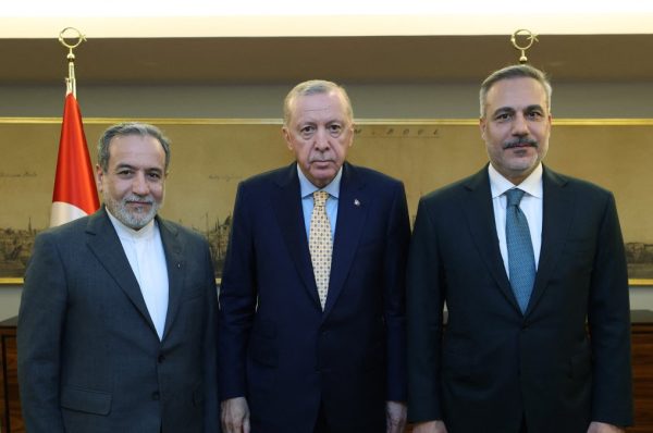 صدر رجب طیب ایردوان کی استنبول میں ایرانی وزیر خارجہ عباس عراقچی سے ملاقات