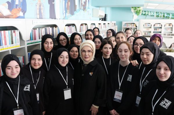 خاتونِ اول امینہ ایردوان کی قیادت میں استنبول میں 22 سکول لائبریریوں کا افتتاح، ترکیہ میں تعلیمی اور ثقافتی فروغ پر زور