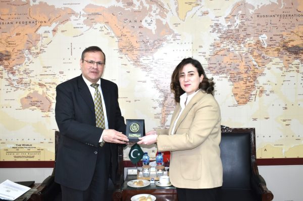 TİKA کی کنٹری کوآرڈینیٹر صالحہ تُونا اور سیکرٹری اقتصادی امور محمد حمیر کریم کی ملاقات، پاکستان میں ترقیاتی منصوبوں پر تبادلہ خیال