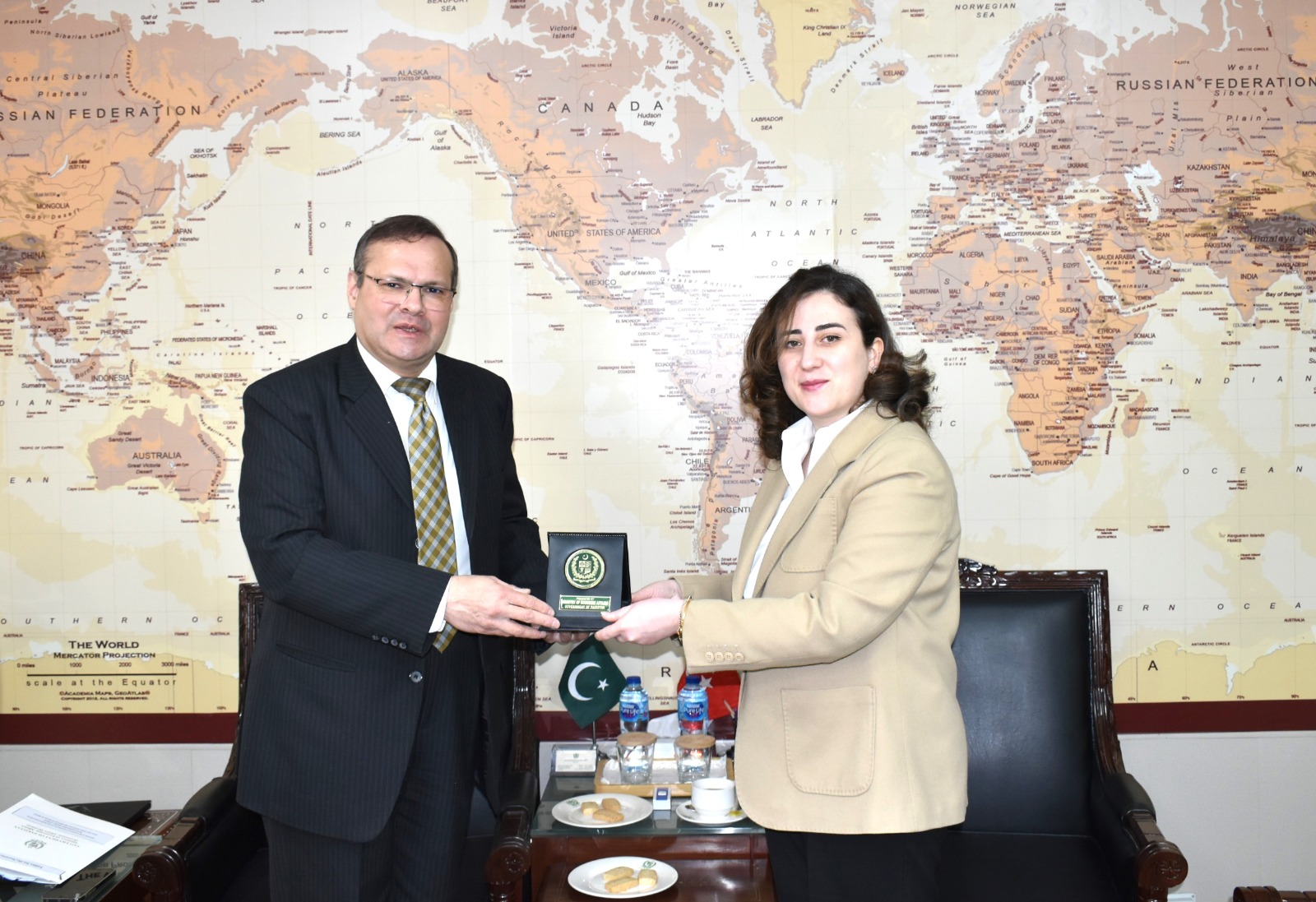 TİKA کی کنٹری کوآرڈینیٹر صالحہ تُونا اور سیکرٹری اقتصادی امور محمد حمیر کریم کی ملاقات، پاکستان میں ترقیاتی منصوبوں پر تبادلہ خیال