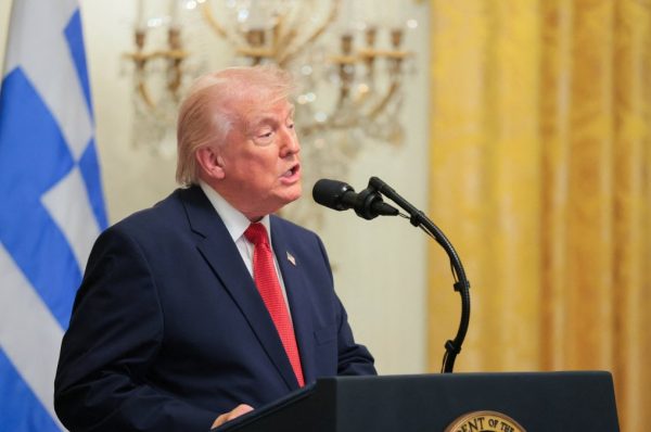 امریکی صدر ڈونلڈ ٹرمپ نے ایران کے خلاف ممکنہ حملے عارضی طور پر روک دیے