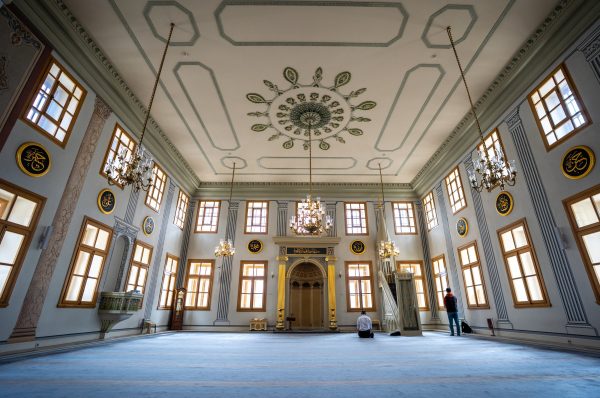 استنبول کی توفیقیہ مسجد: عثمانی طرزِ تعمیر اور خطاطی کا نادر شاہکار