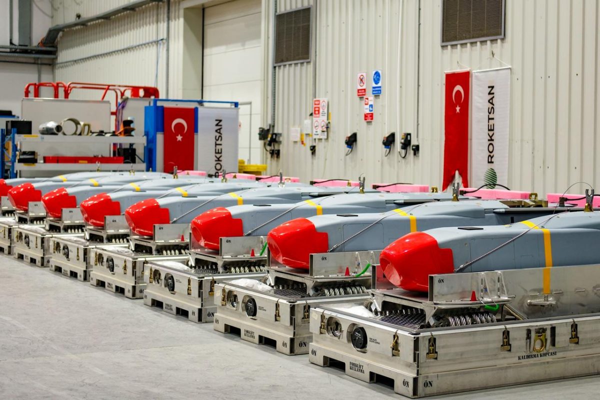 ترکیہ کی دفاعی صلاحیت میں اضافہ : Roketsan کے Tayfun بیلسٹک اور SOM کروز میزائل ترک افواج کے حوالے