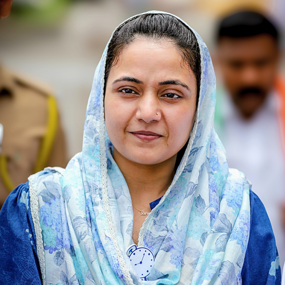 انڈیا کی ریاست مہاراشٹرا میں مسلم پرسنل لا کے دفاع پر ثناء ملک تنقید کی زد میں