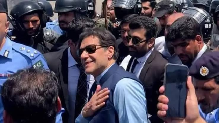 سپریم کورٹ آف پاکستان کا سابق وزیراعظم پاکستان عمران خان کو شفا انٹرنیشنل اسپتال منتقل کرنے کا حکم